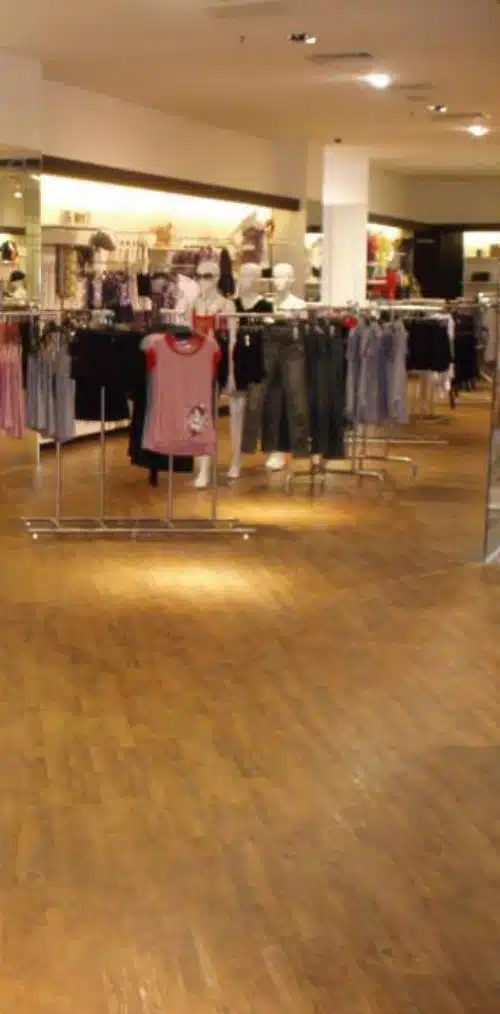 suelos laminados en locales comerciales